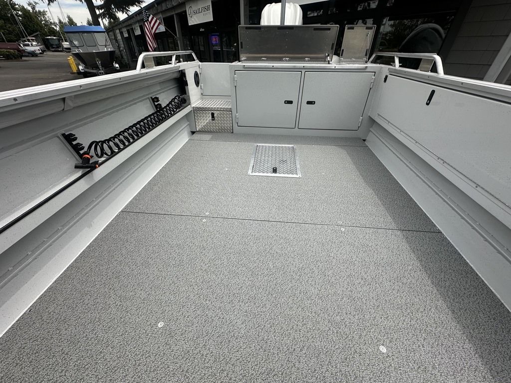2027 Boulton 24 Voyager Pro - 12