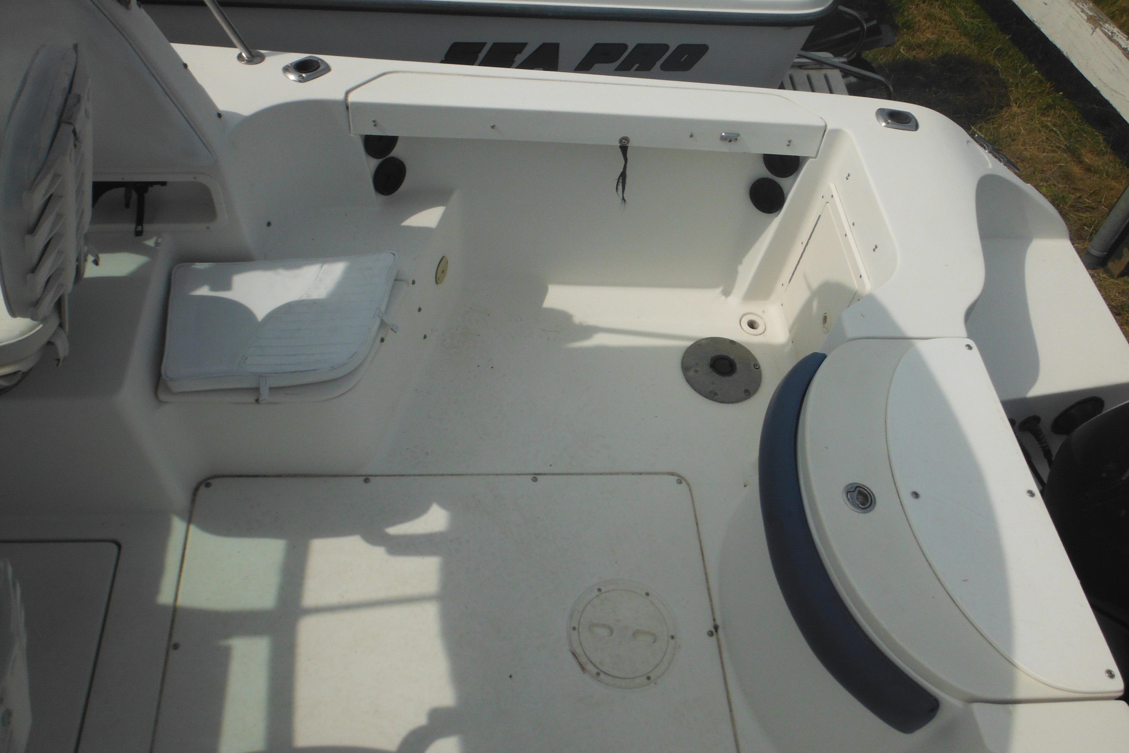 2005 Seaswirl Striper 2101 Walkaround O/B boat interior with seating and storage areas.