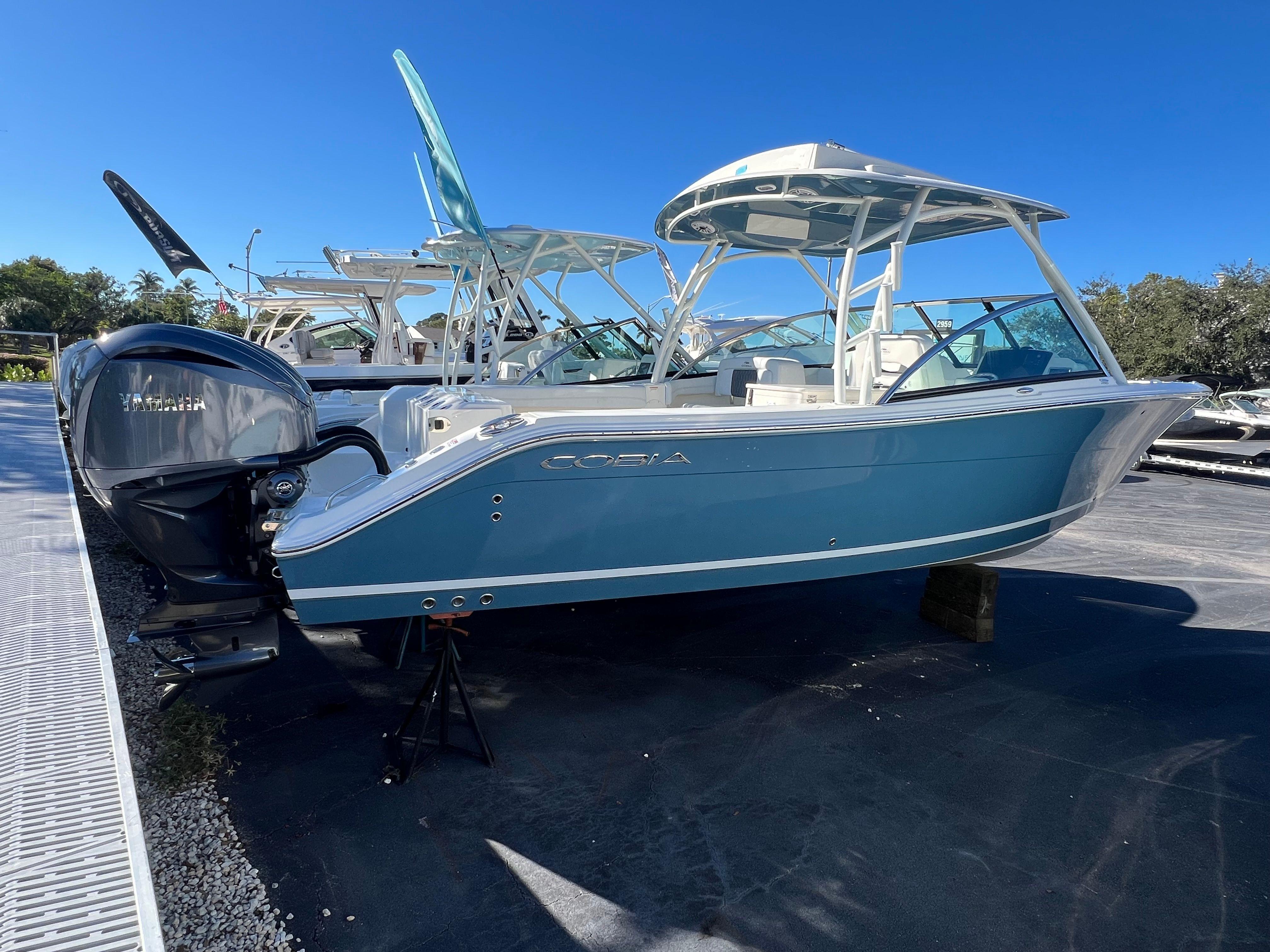 2025 COBIA 280 DC - Image 2