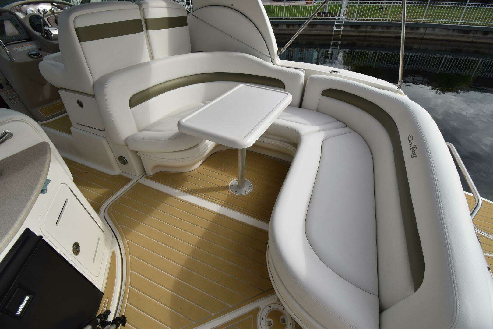 2006 Sea Ray 320 Sundancer - Image 9