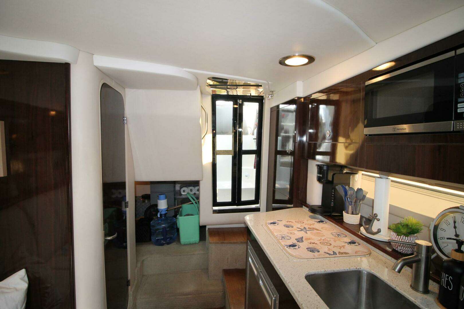 2015 Sea Ray 310 Sundancer - Image 12