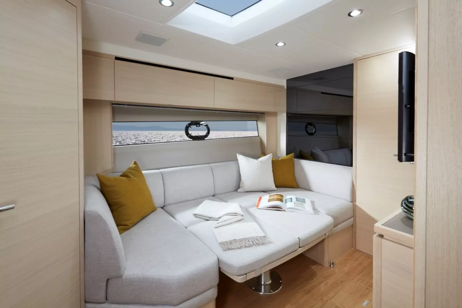 2026 Princess V40 Express - Image 6