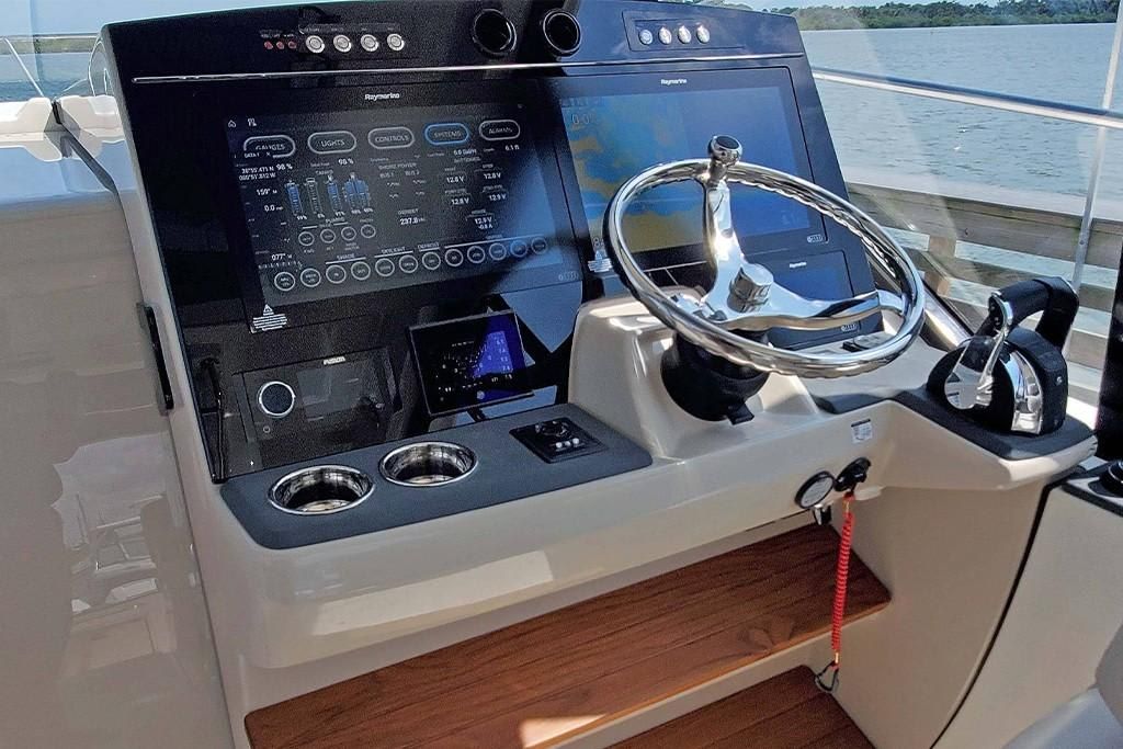 2023-Boston-Whaler-405-Conquest-MarineMax