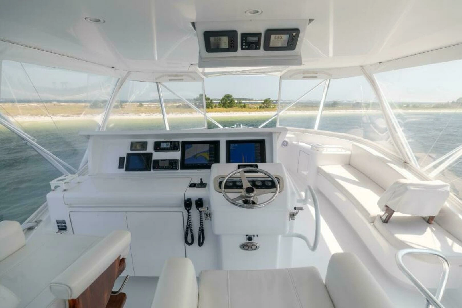 2008 Hatteras 60 Convertible - Image 24