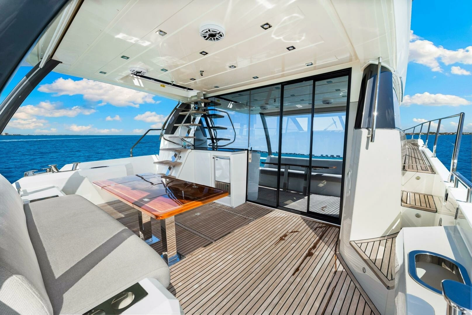 2019 Prestige 630 Flybridge - Image 27