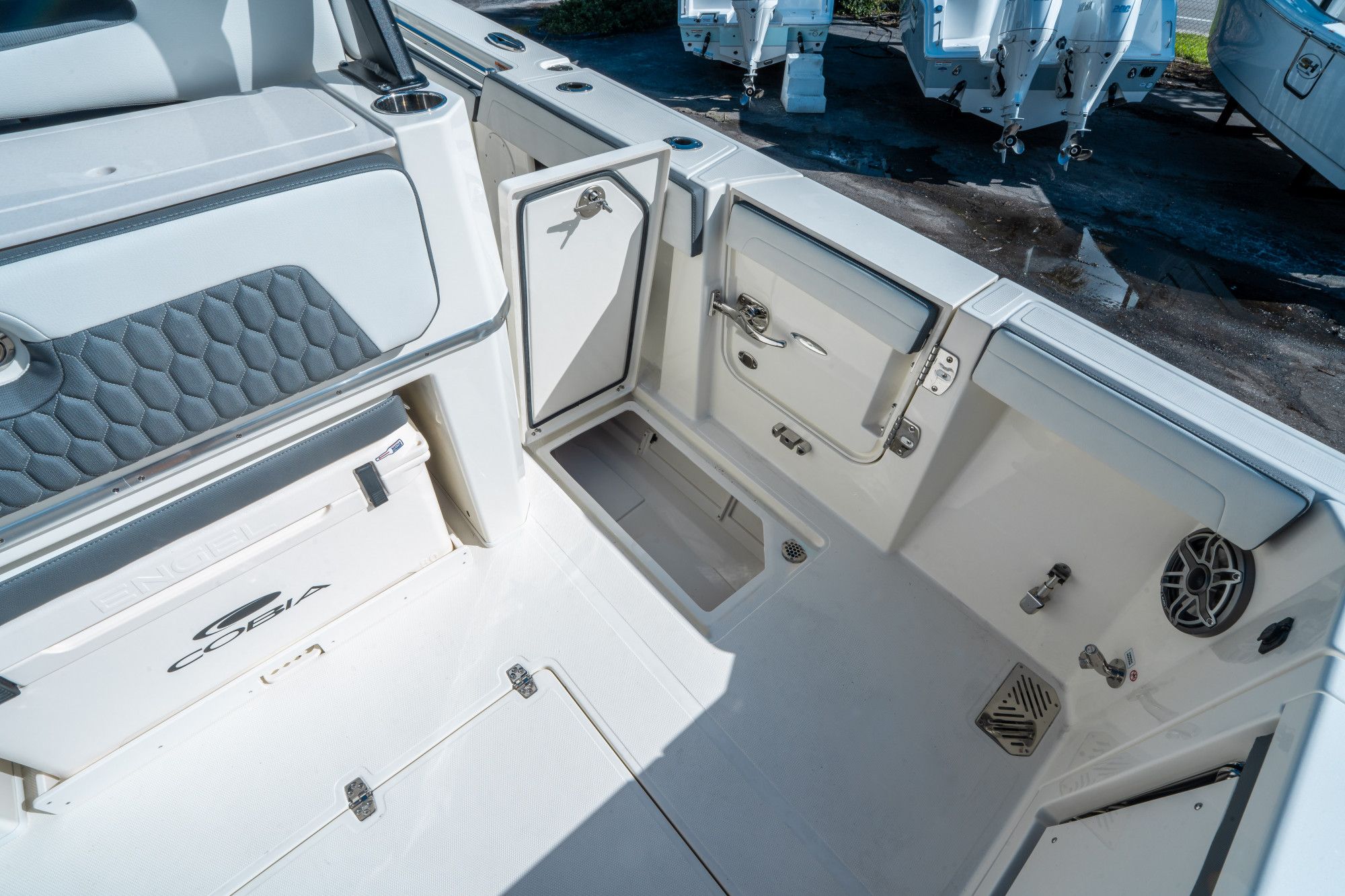 2026 Cobia 305 Center Console - 14