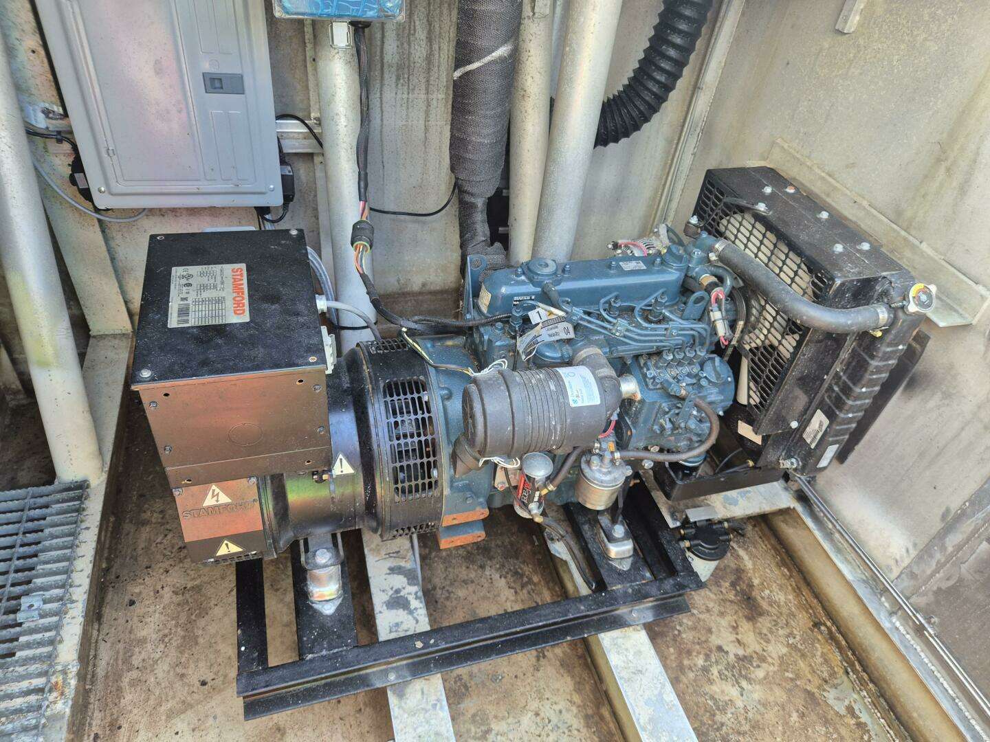 1985 Custom Aluminum Barge - Image 12