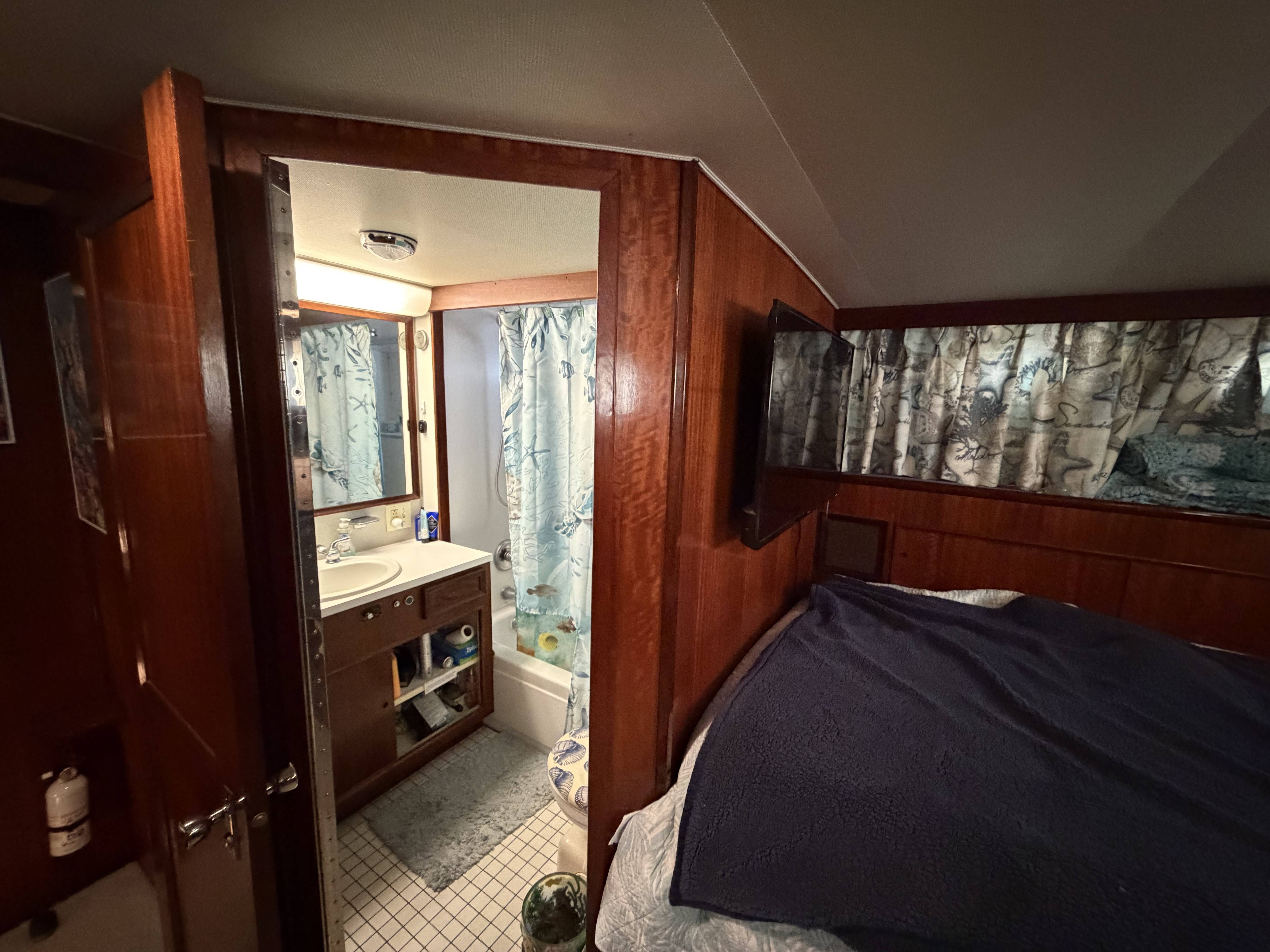 1975 Hatteras 58 Long Range Cruiser - 40
