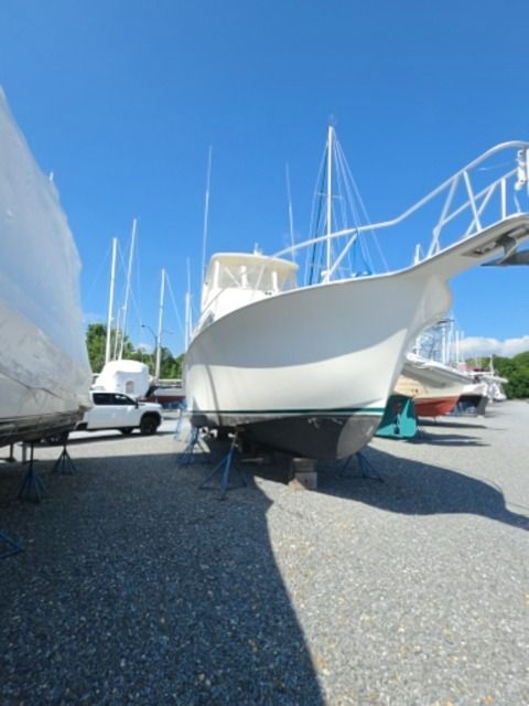 1998 Ocean Yachts SS40 on a dry dock.