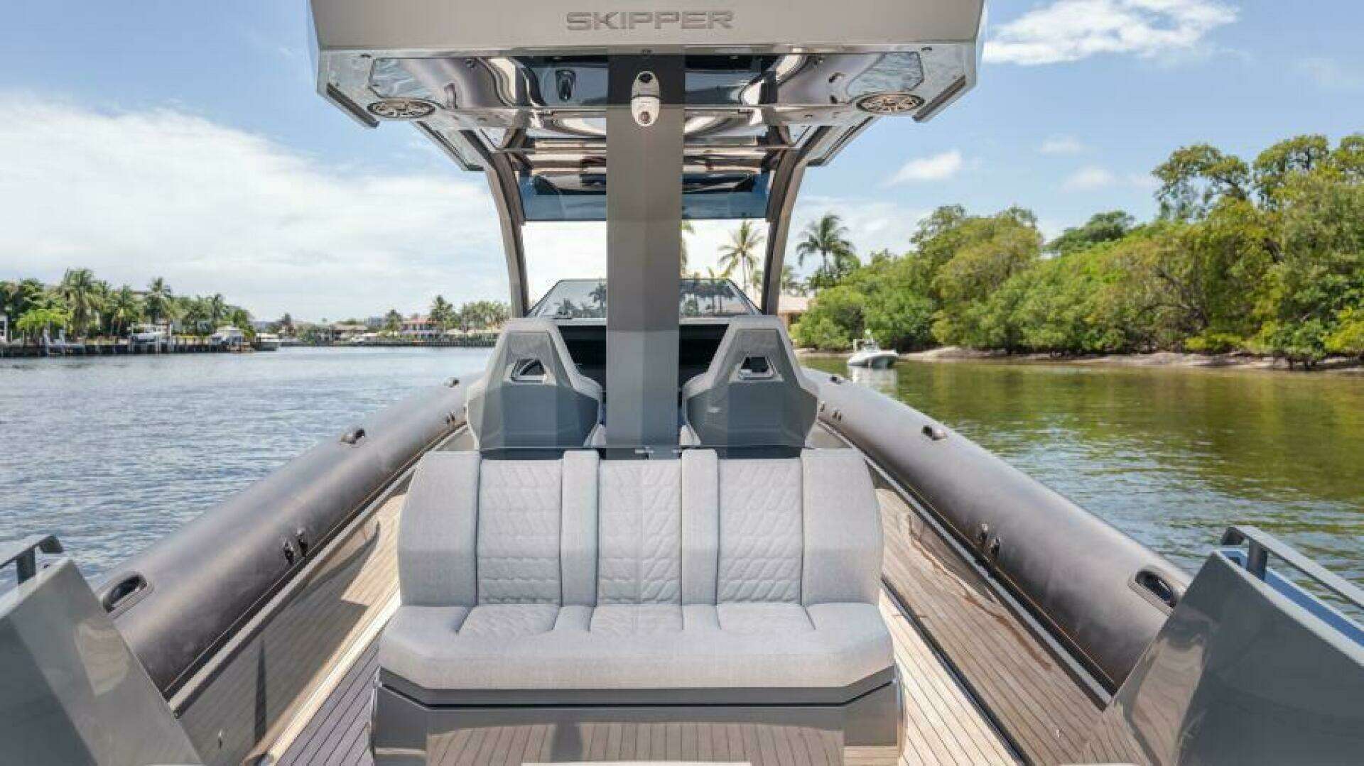 2025 Skipper 38 Sunbed - Image 11