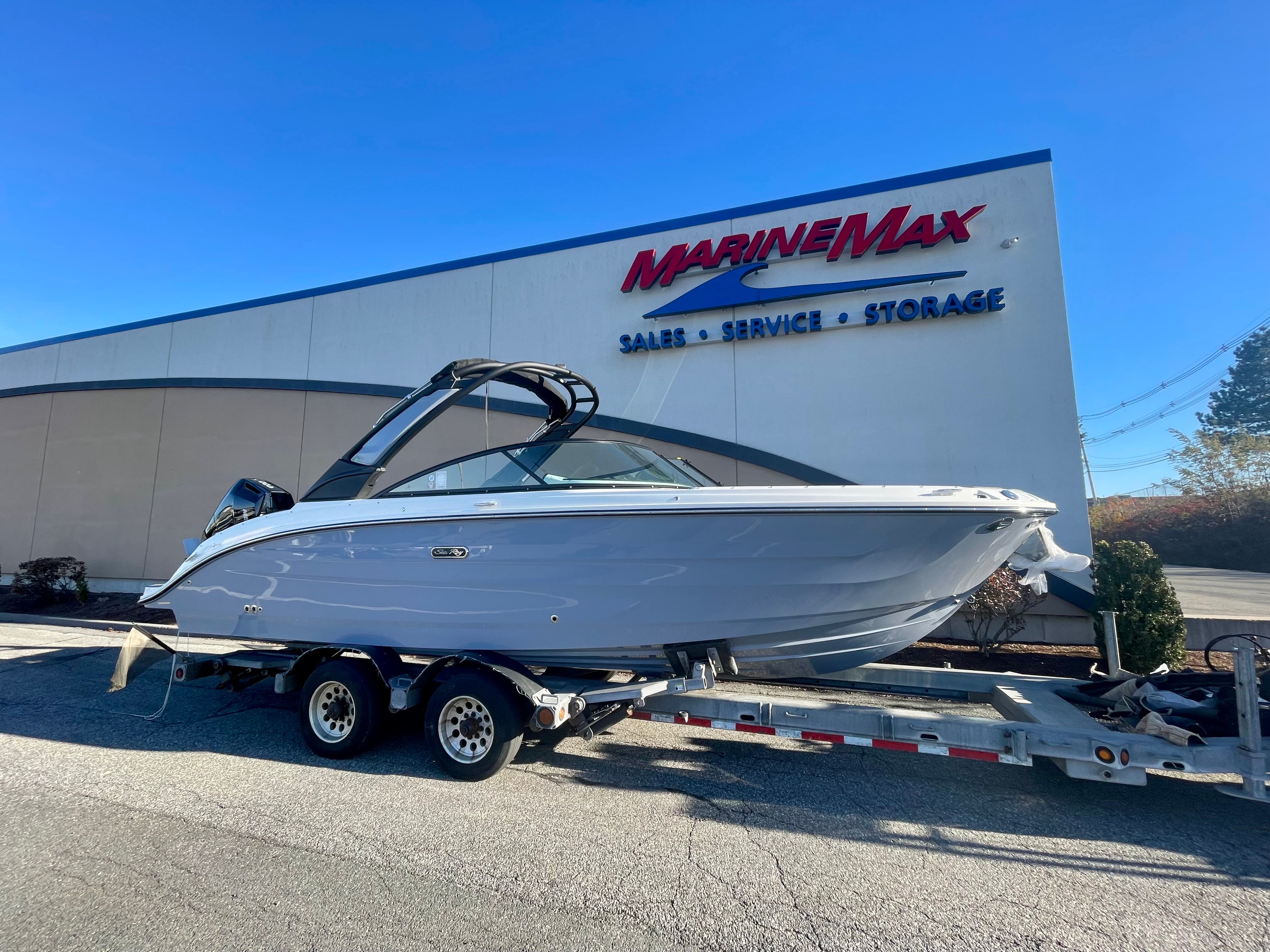 2026 Sea Ray SDX 270 Outboard