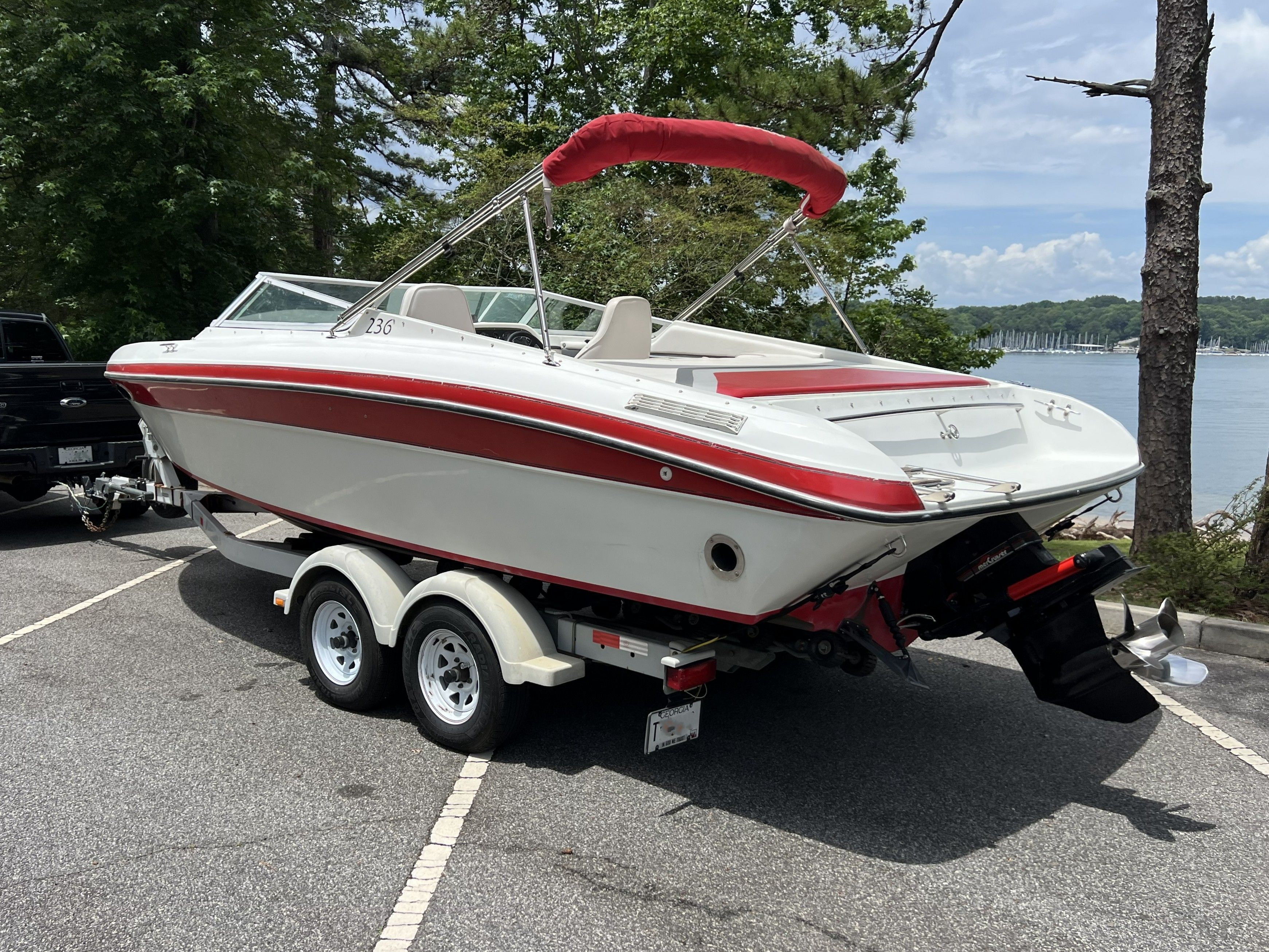 1990 Rinker 236 Sport Cuddy - 2
