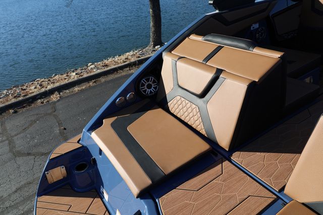 2026 Yamaha Boats 222 XD BOTH COLORS AVAILABLE - 24