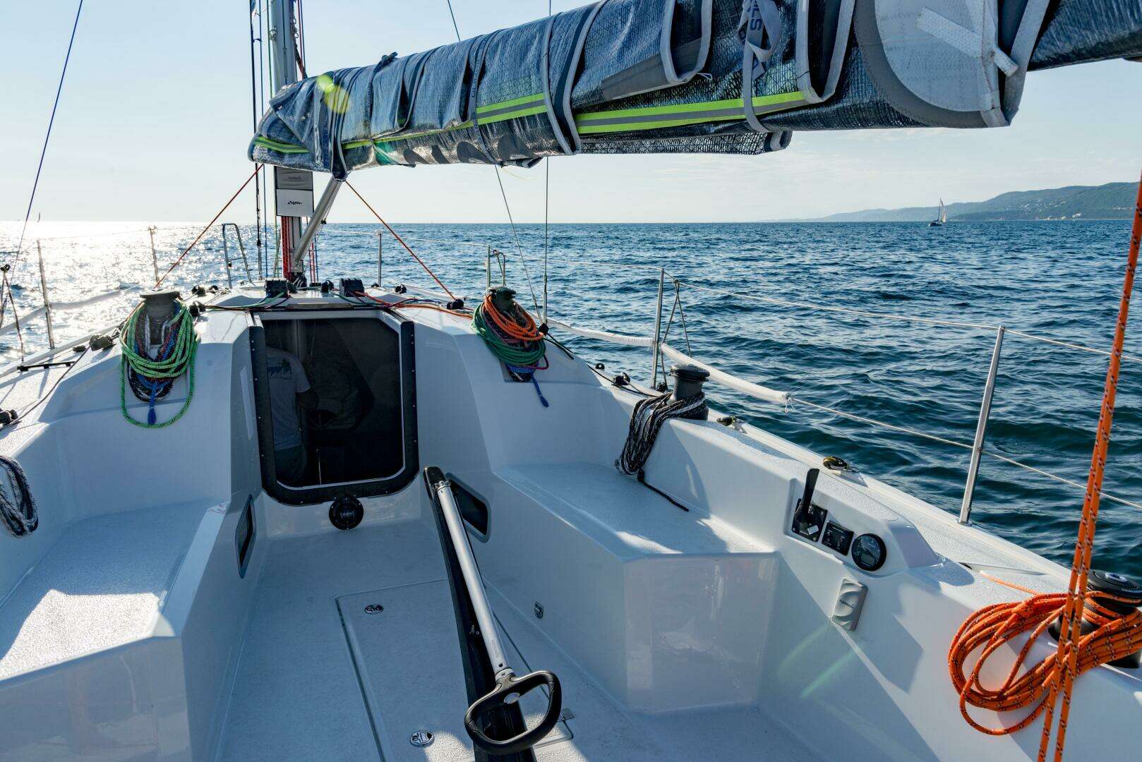 2026 Italia Yachts 9.98 - Image 8