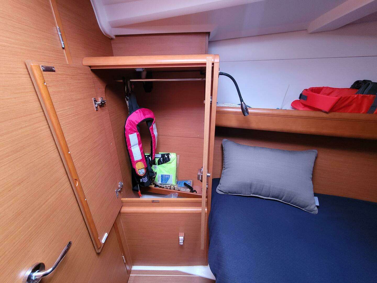 2014 Jeanneau 379 - Image 28