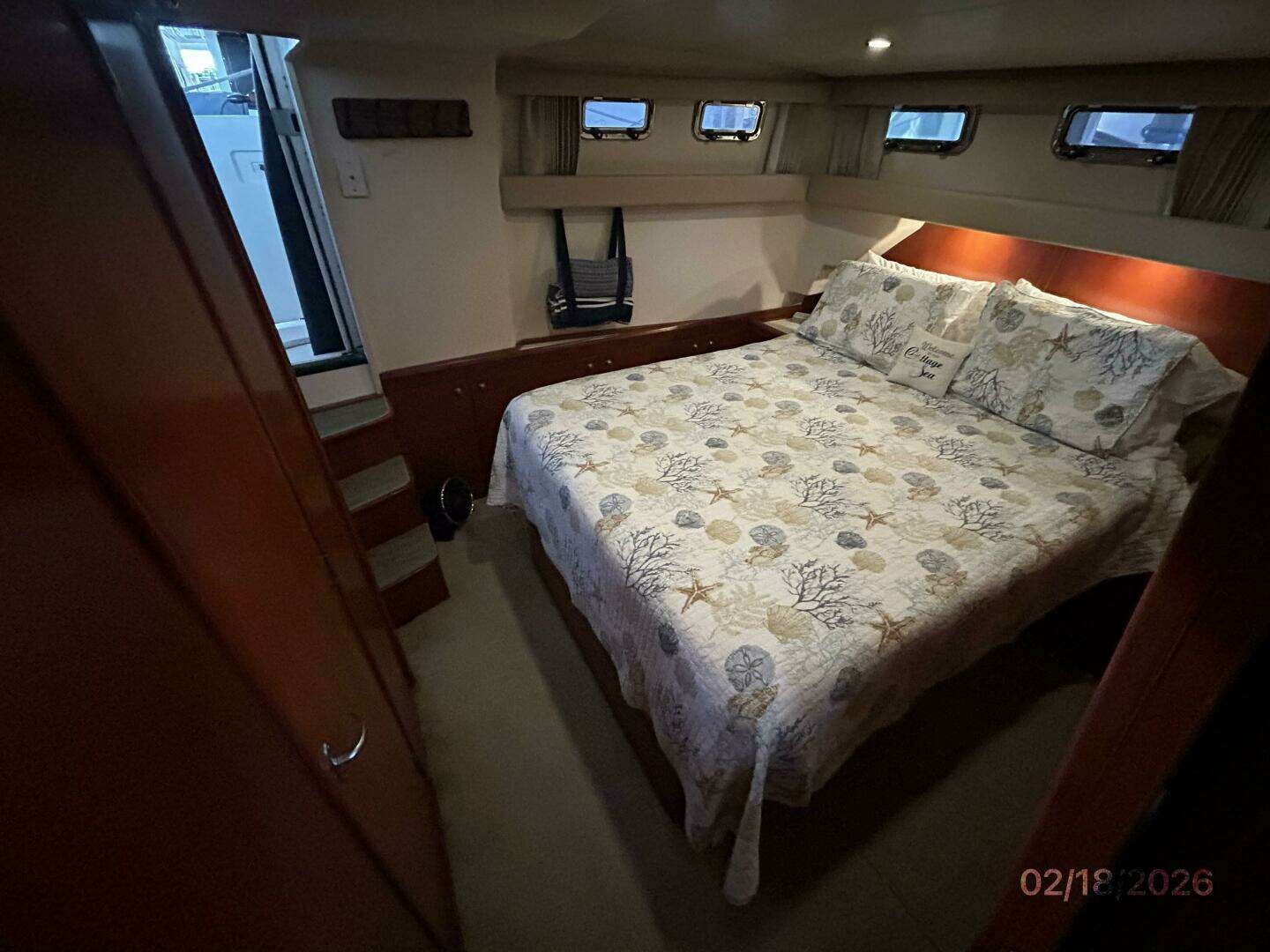 2004 Mainship 430 - Image 54