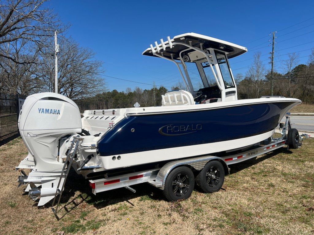 2025 Robalo 250 Center Console - 4