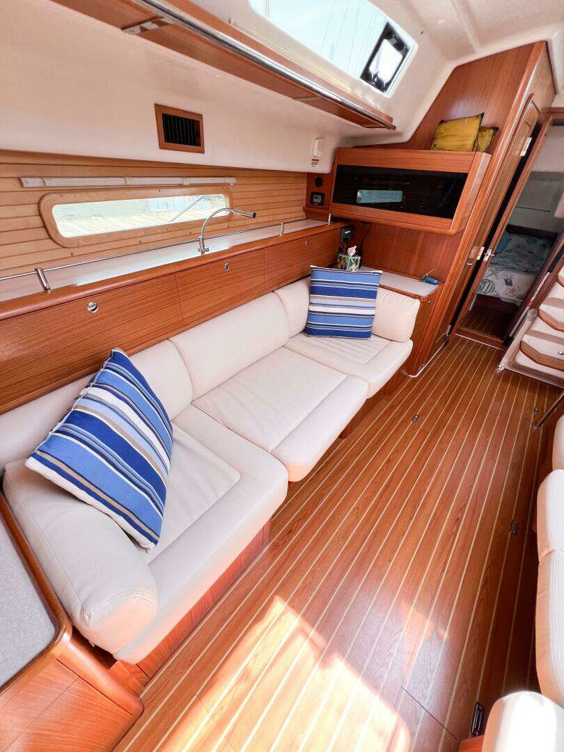 2019 Catalina 425 - Image 44