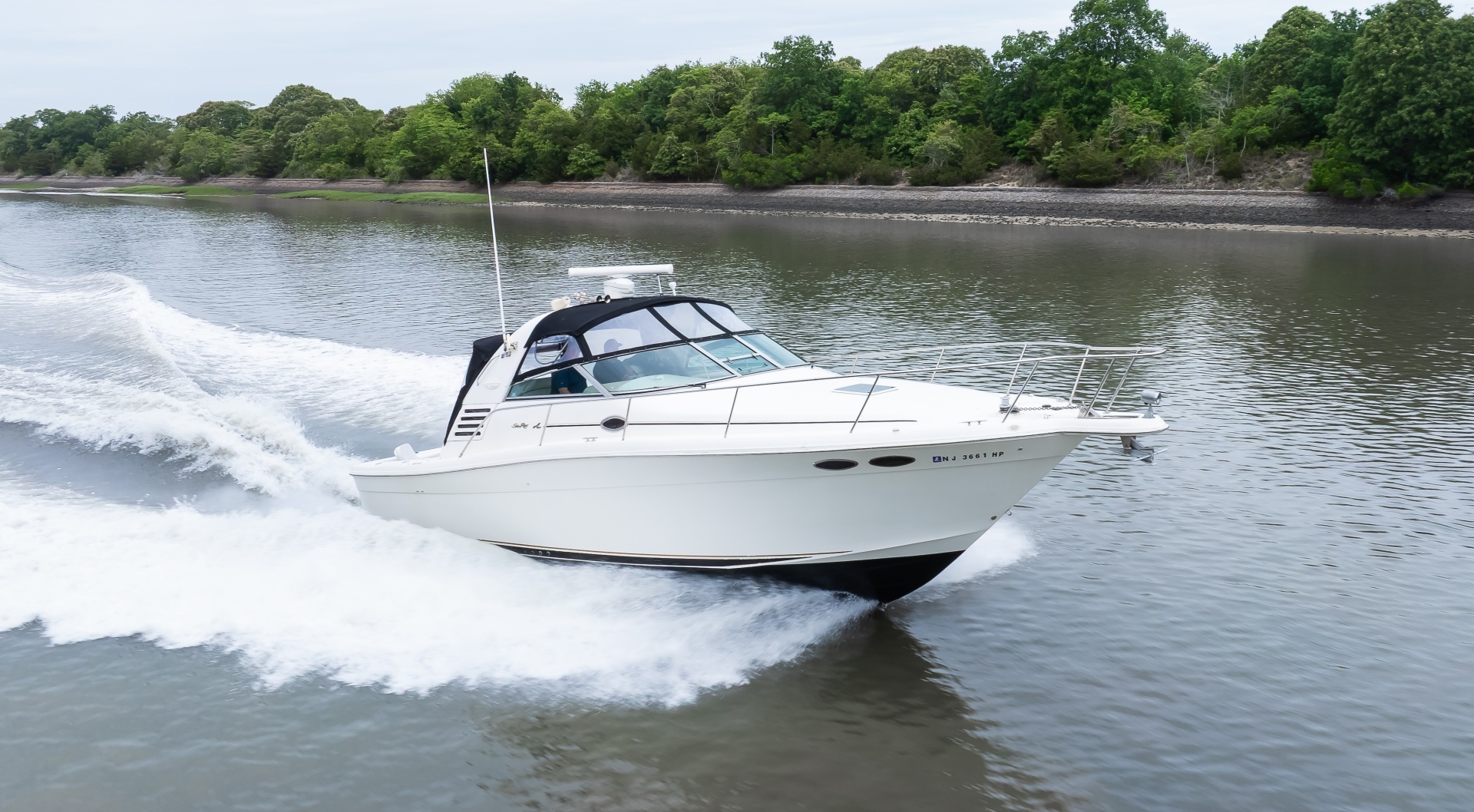 1998 Sea Ray 330 Express - Image 4