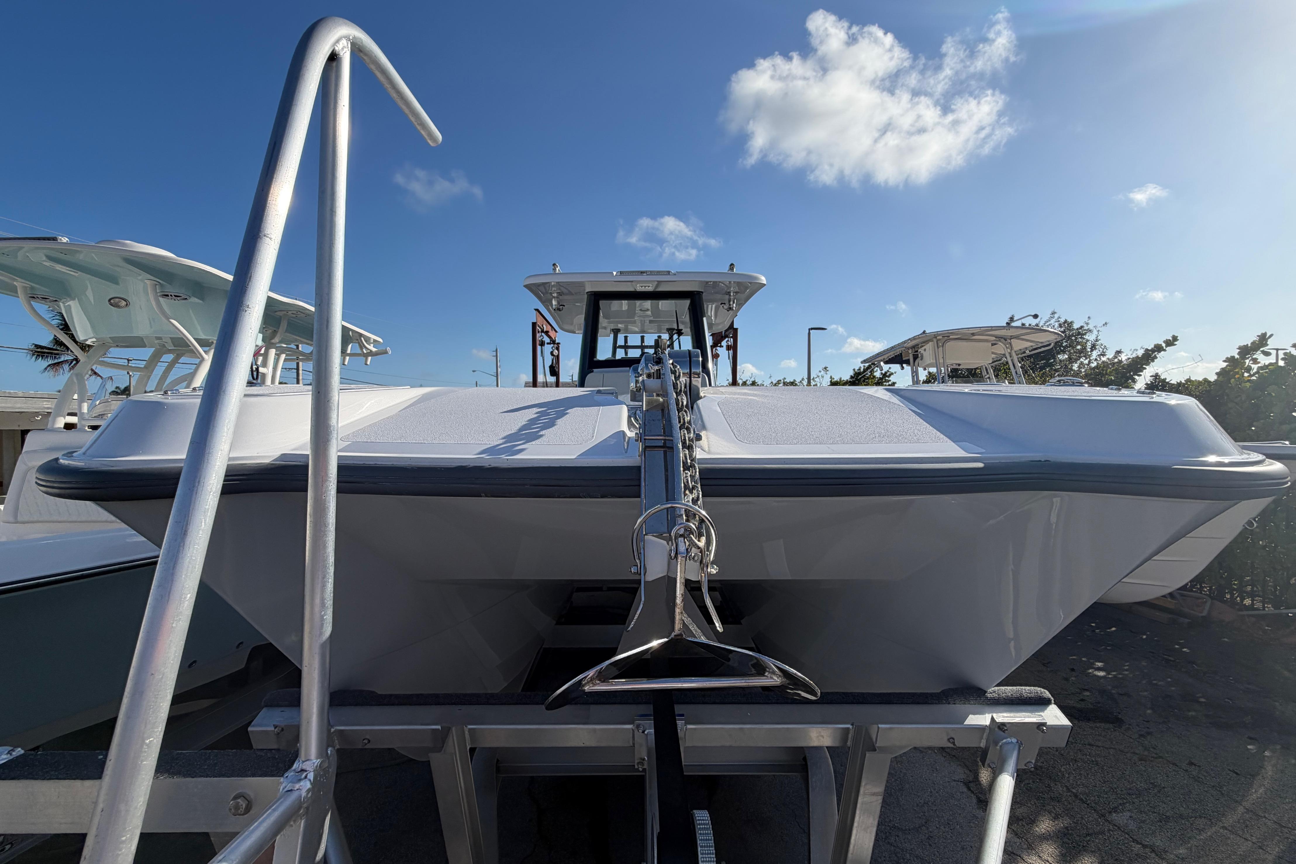2026 Twin Vee 280 GFX2 CC boat on display under a clear blue sky.