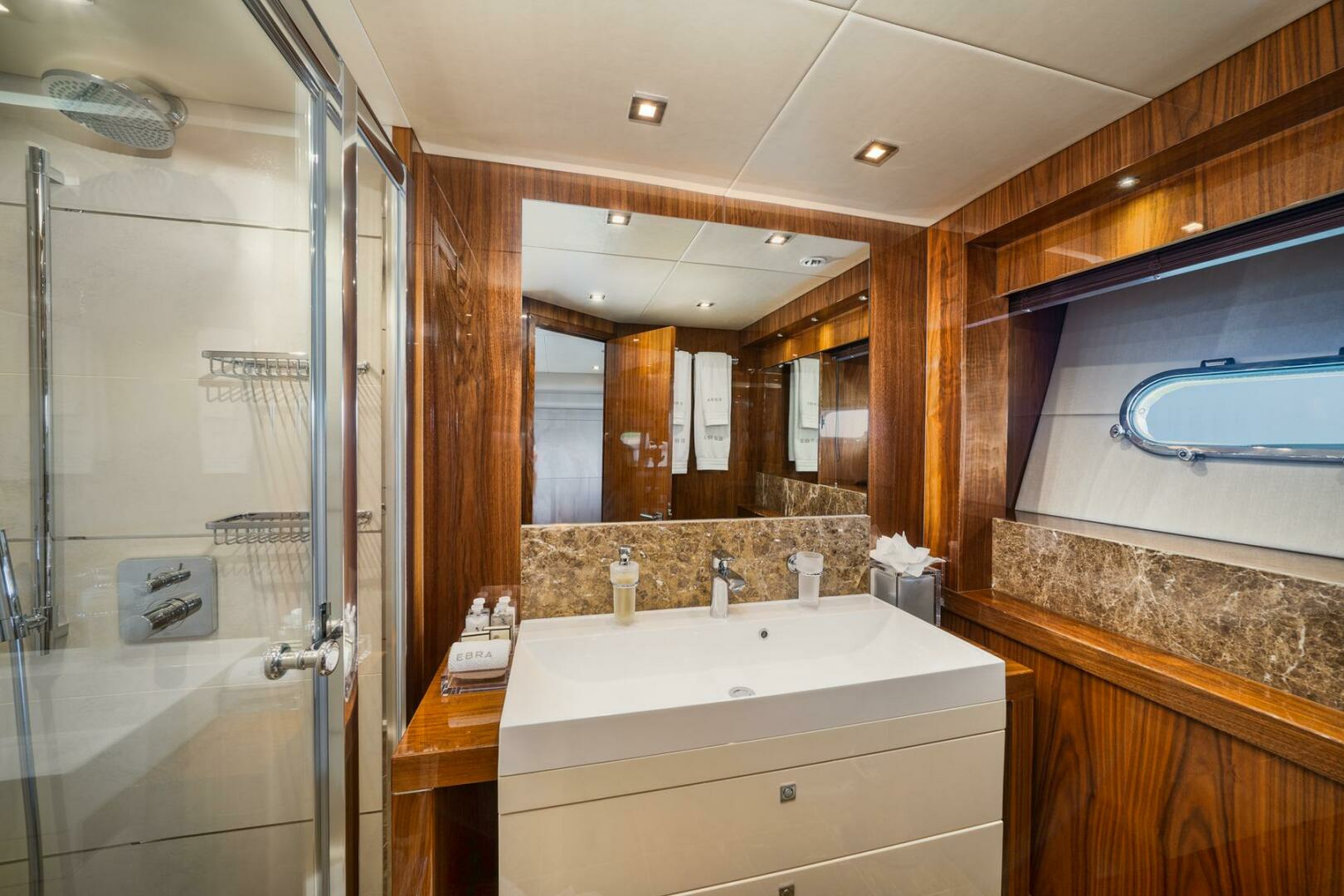 2015 Sunseeker 28 METER - Image 27