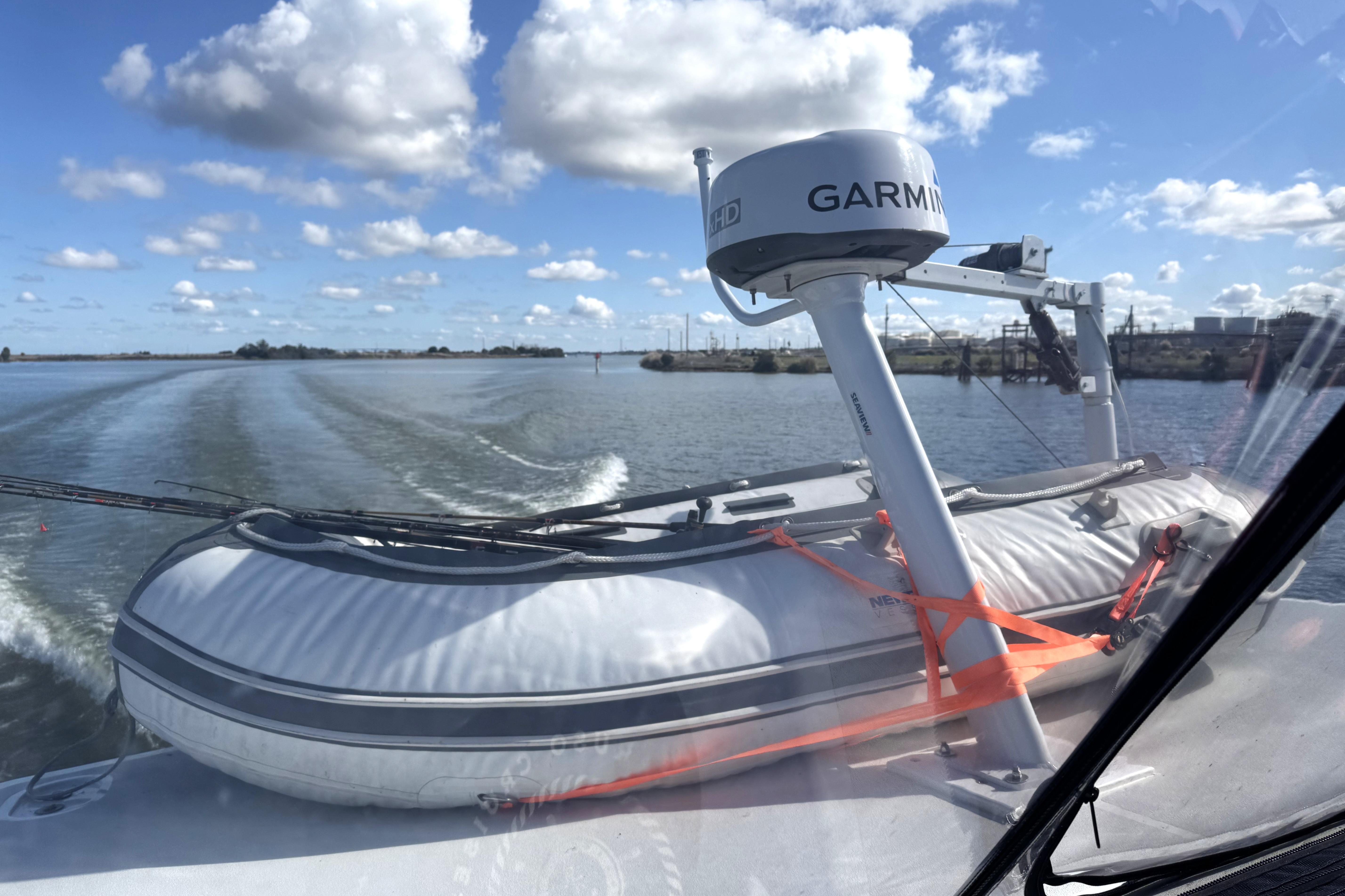 1999 Silverton 422 Motor Yacht with Garmin radar and inflatable boat on deck.