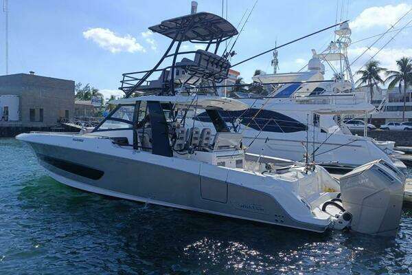 2024 Boston Whaler 420 Outrage