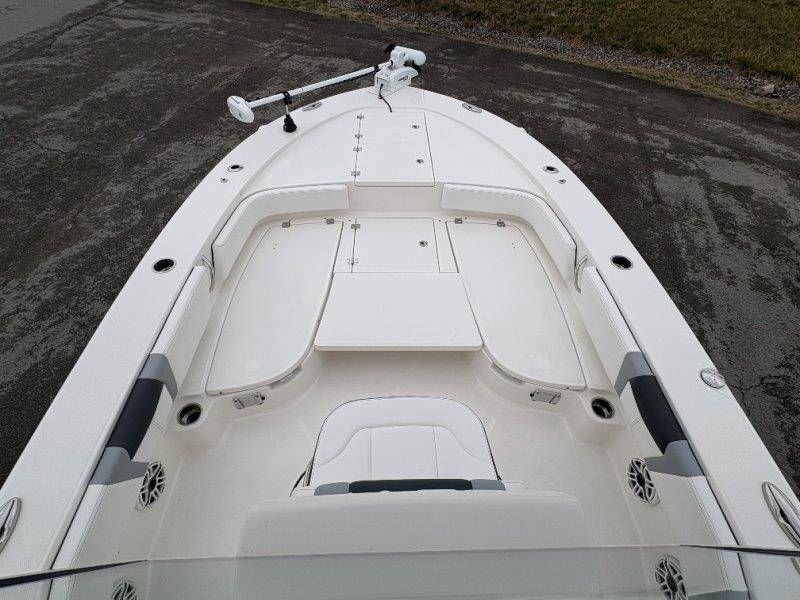 2026 Robalo 246 Cayman - 48