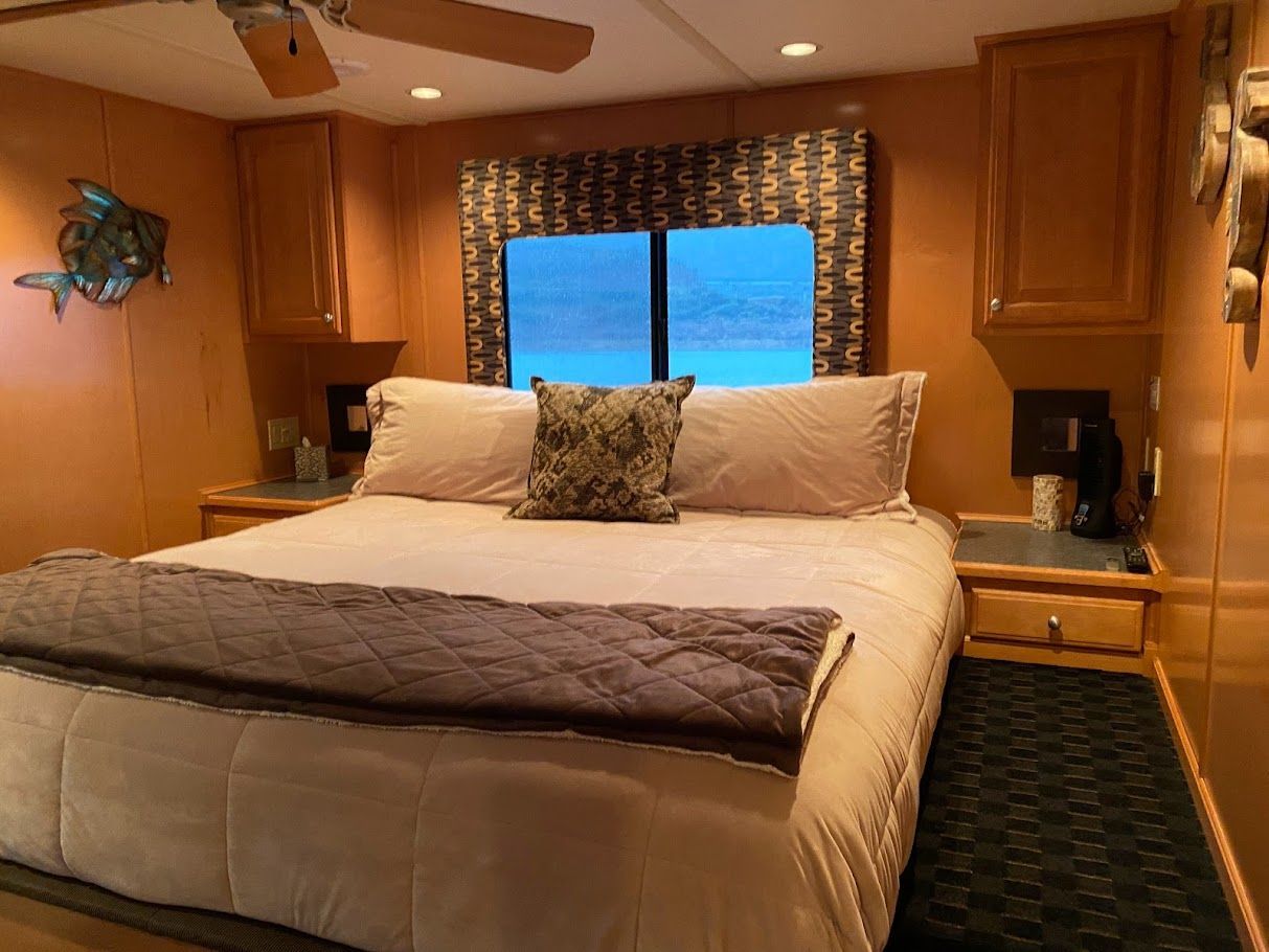 Luxurious bedroom in a 2006 Summersun Houseboat 16x68.