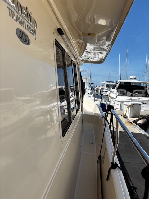 2005 Mainship 400 Trawler - 35