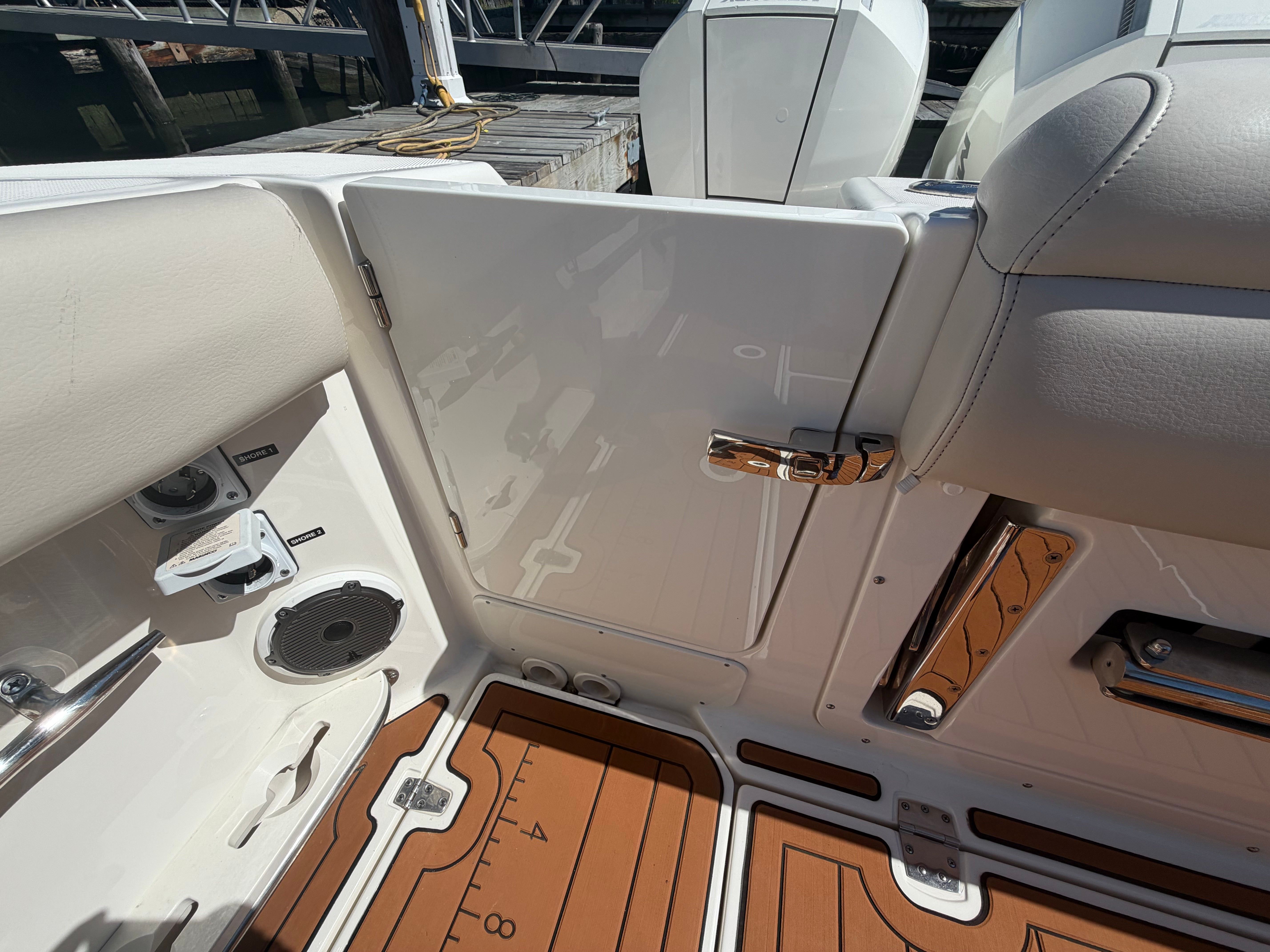 2021 Boston Whaler 380 Outrage - 12