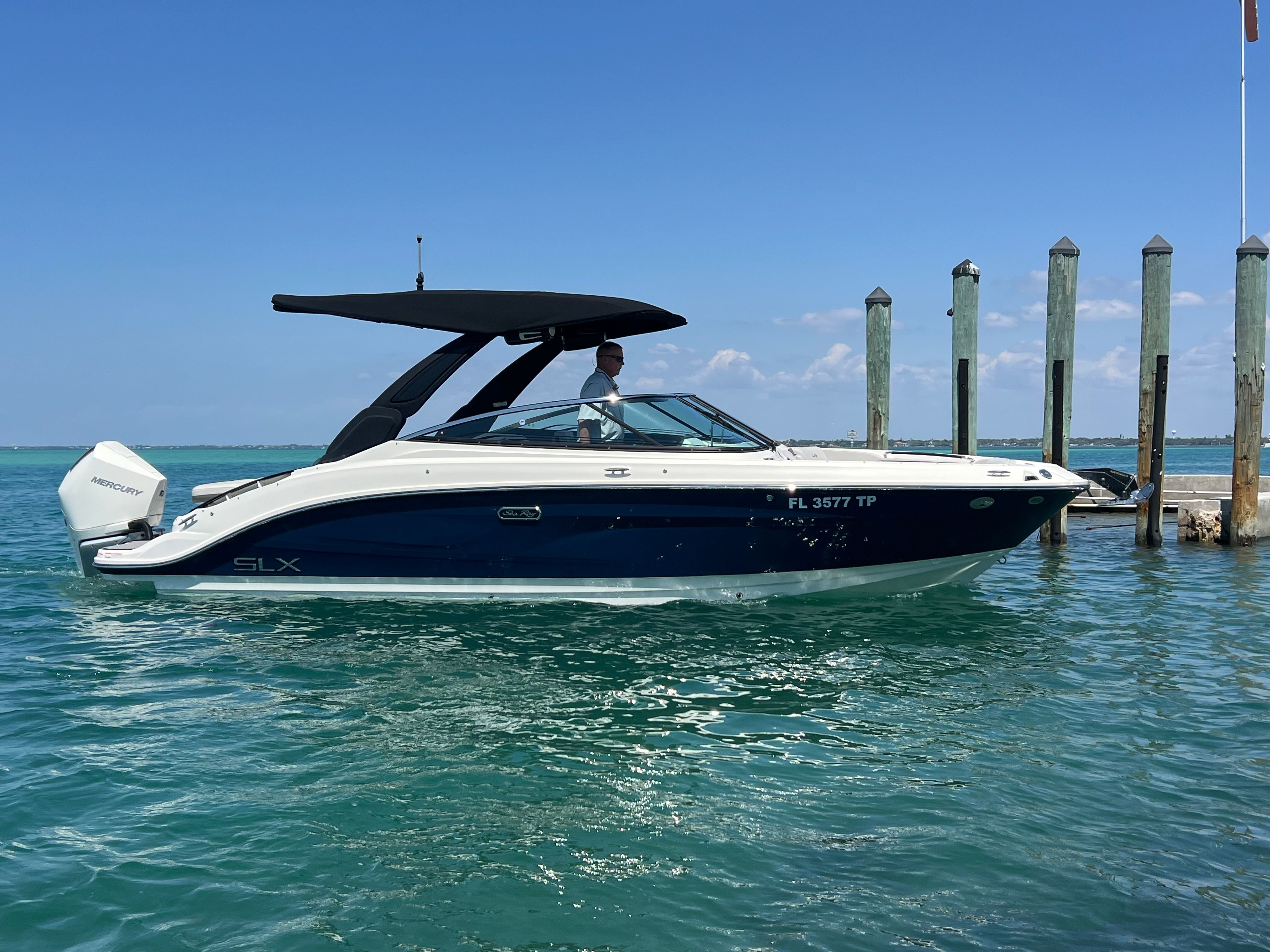 2023 Sea Ray SLX 260 Outboard