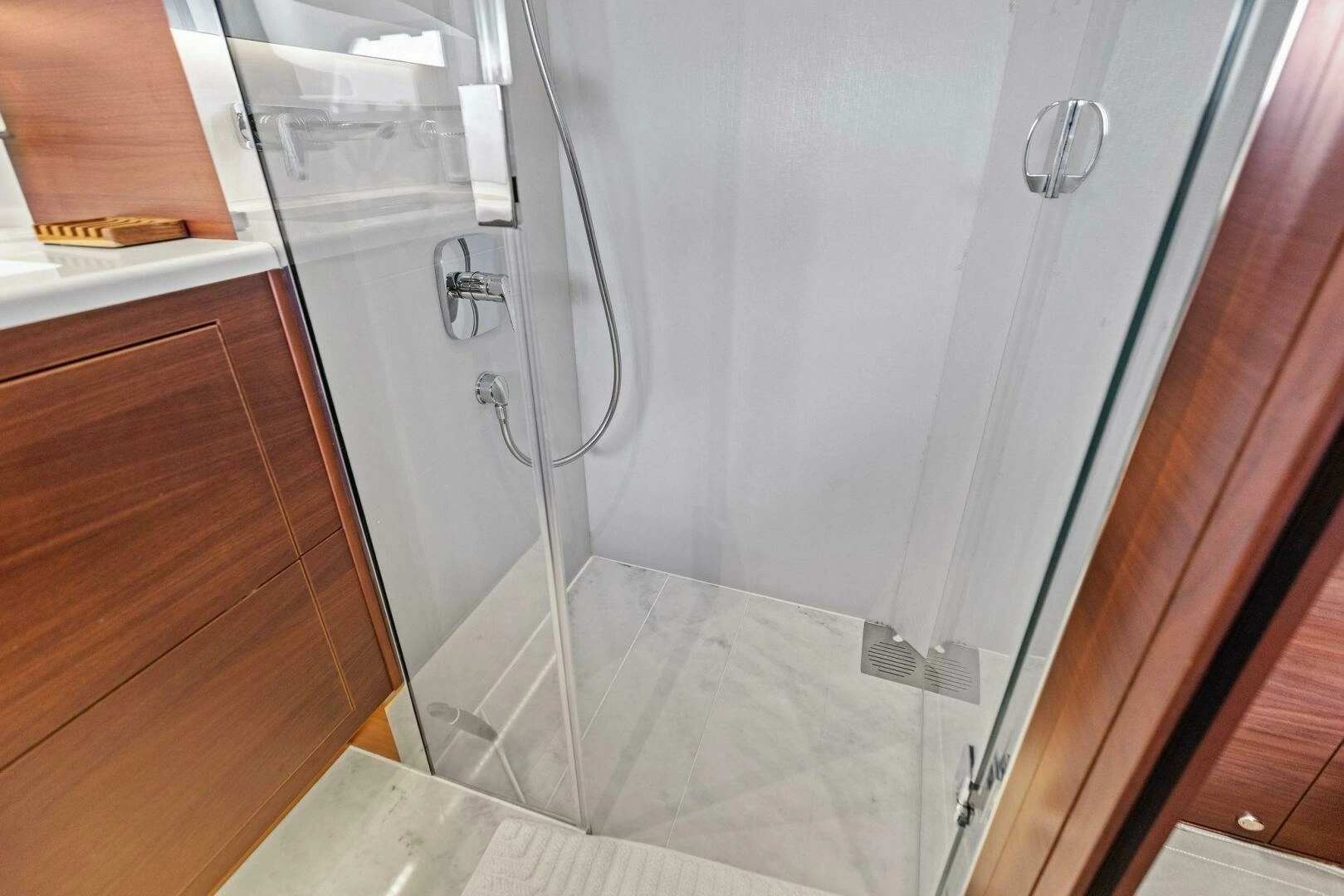 2018 Princess Y75 Motor Yacht - Image 41