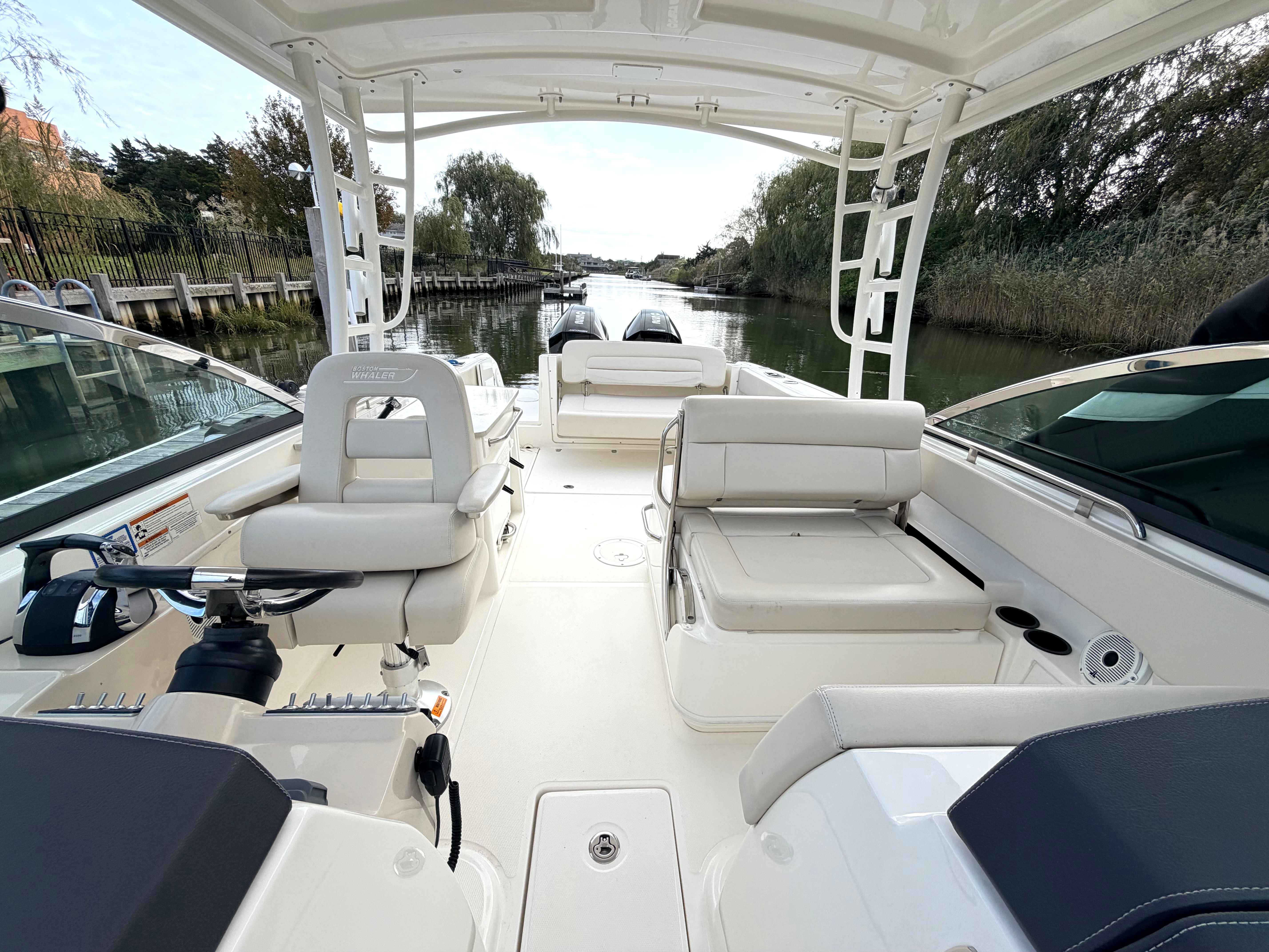 2019 Boston Whaler 270 Vantage - 13