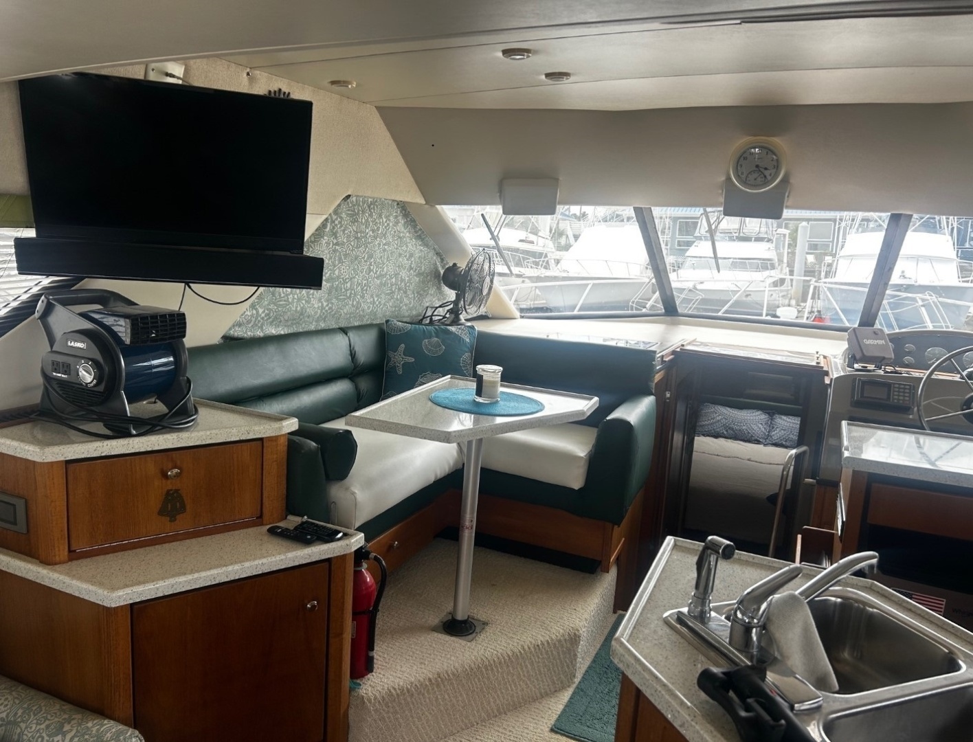 1998 Bayliner 3988 Motoryacht - Image 5