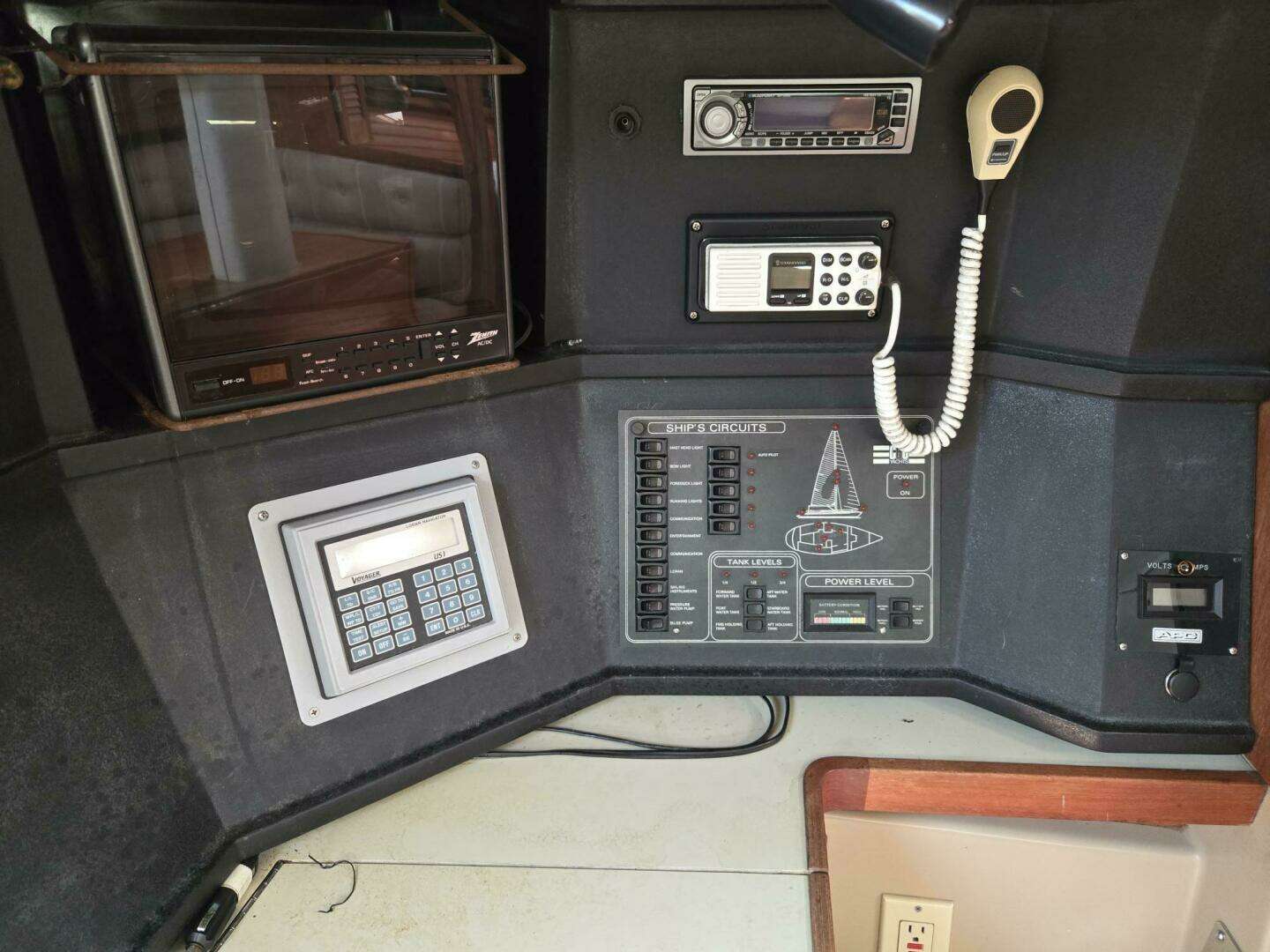 1989 C&C 37/40+ - Image 11