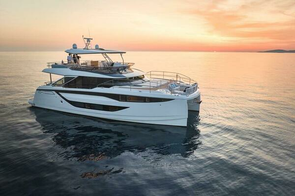 2027 Prestige M8