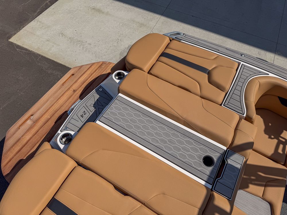 2022 MasterCraft XT24 - 10