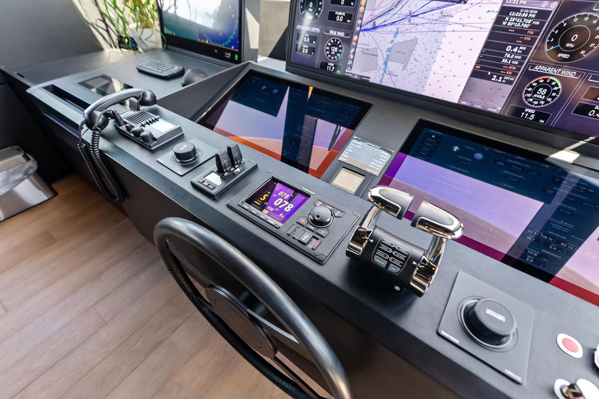 2023 Custom Line Navetta 33 - 122
