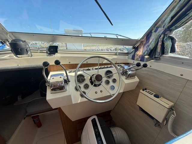 1973 Bertram 28 Flybridge - 6