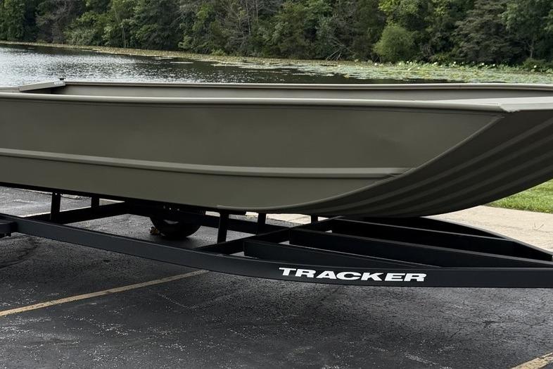 2025 Tracker Grizzly 2072 Utility