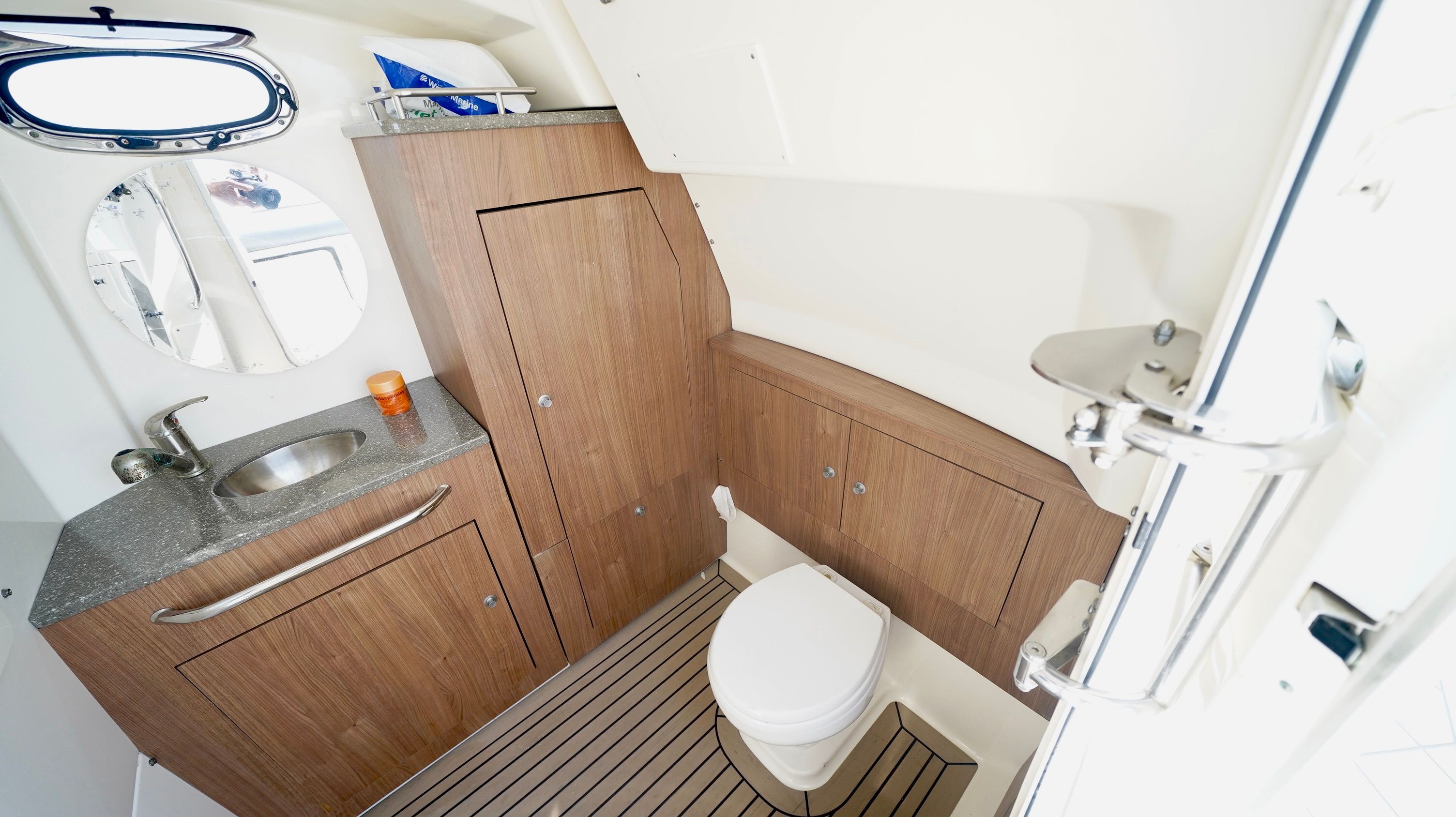 2013 Boston Whaler 350 Outrage - 89