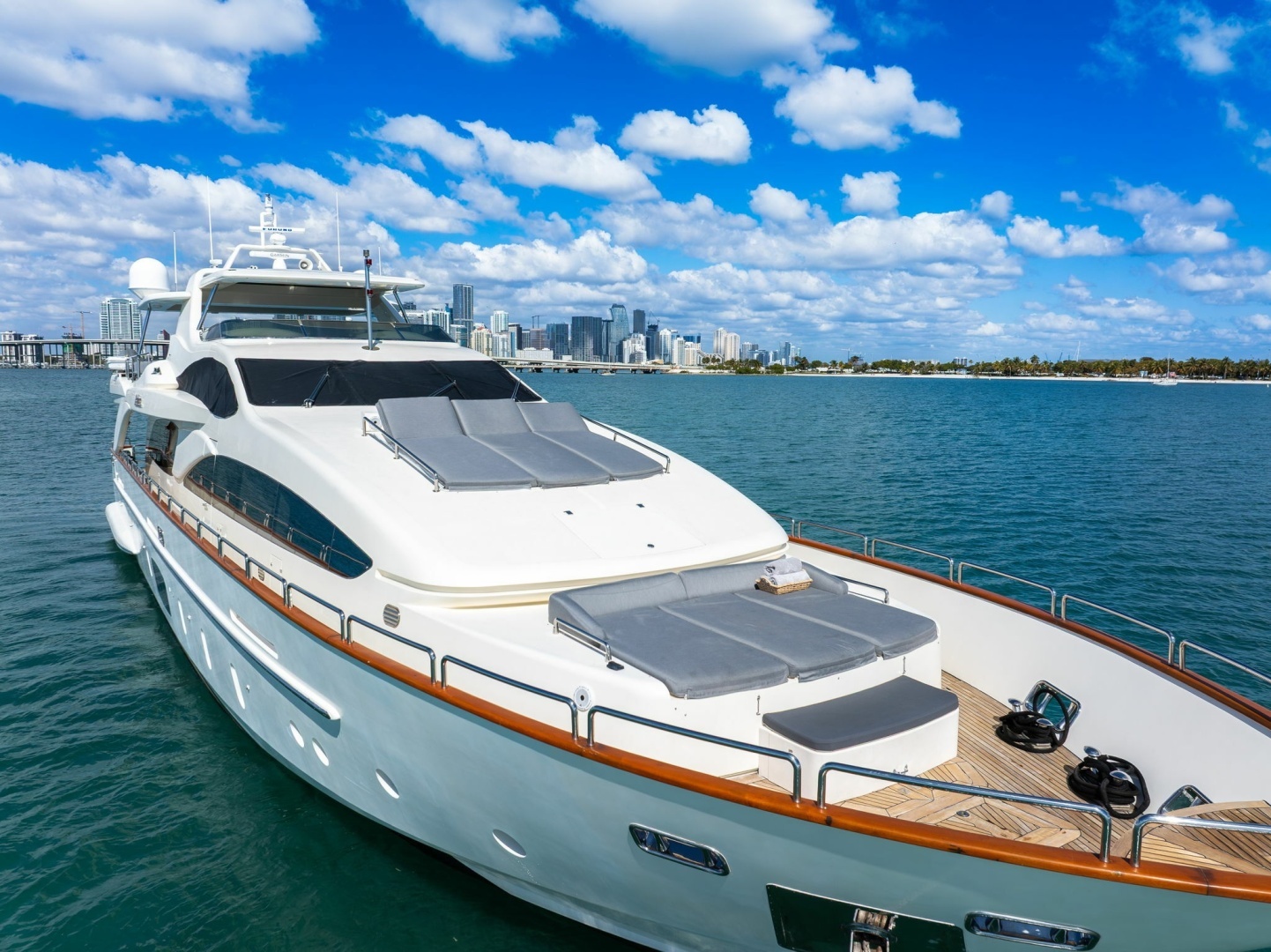 2005 Azimut 105 - Image 42