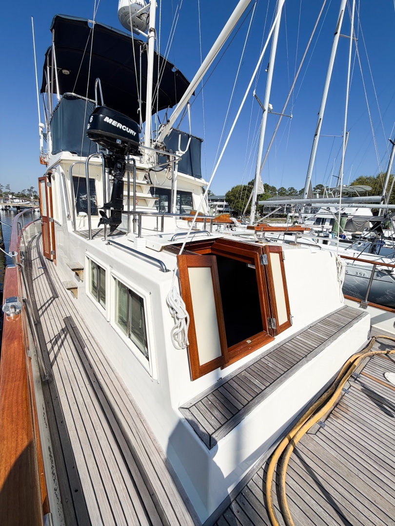 1991 Grand Banks 36 - Image 11