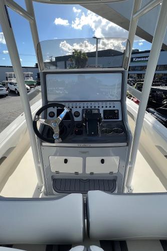 2024 ShearWater 270 SS Open Carolina boat console with steering wheel and controls.