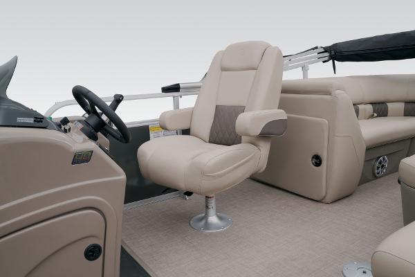 2023 Sun Tracker Party Barge 22 RF DLX - 31