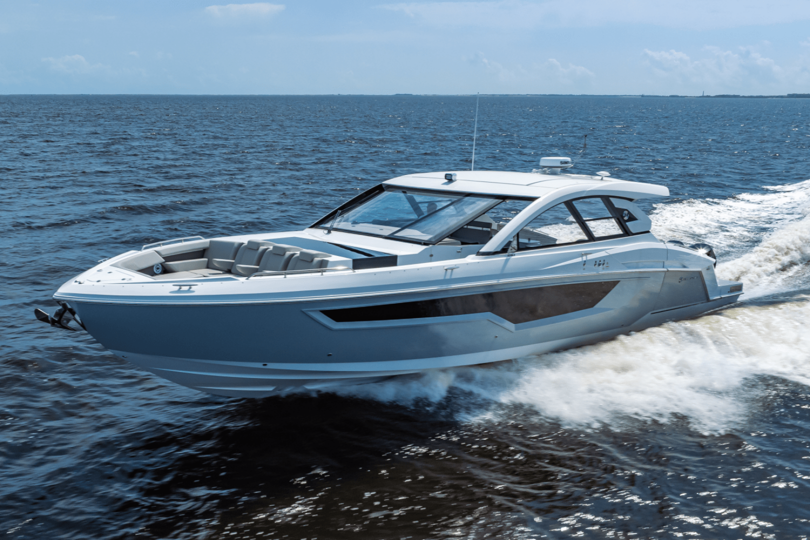 2025 Cruisers Yachts 50 GLS - Image 2