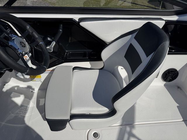 2026 Yamaha Boats SX195 - 16