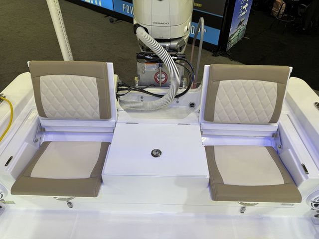 2026 Everglades 253 Center Console - 8