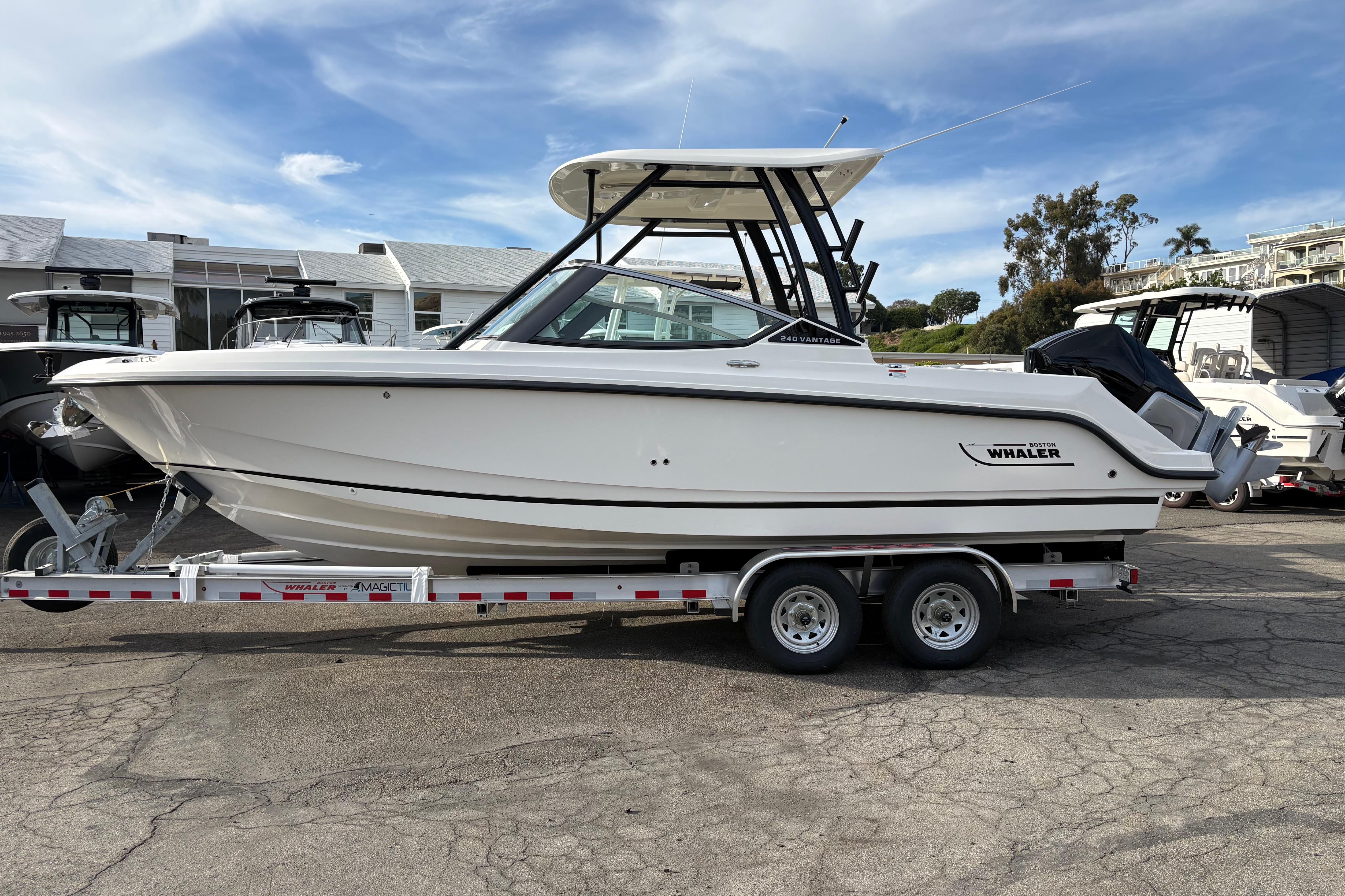 2026 Boston Whaler 240 Vantage